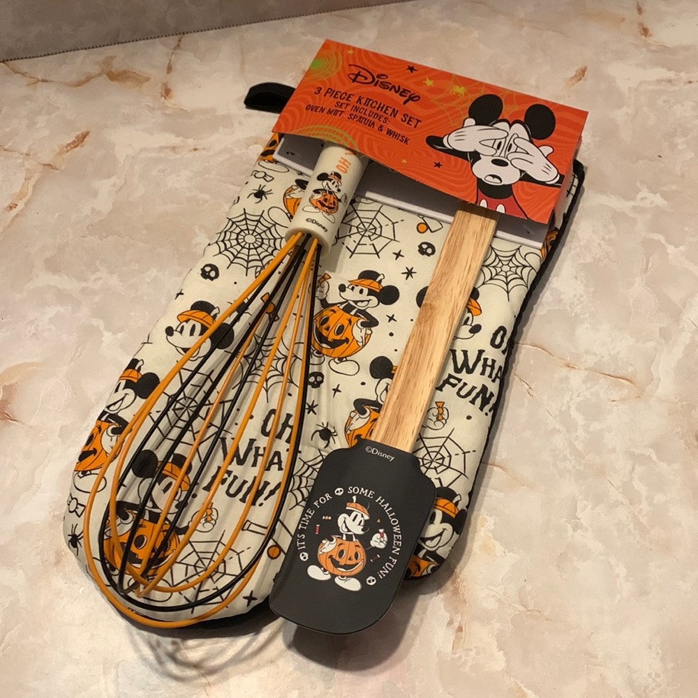 Disney: 3 piece Halloween theme kitchen set
